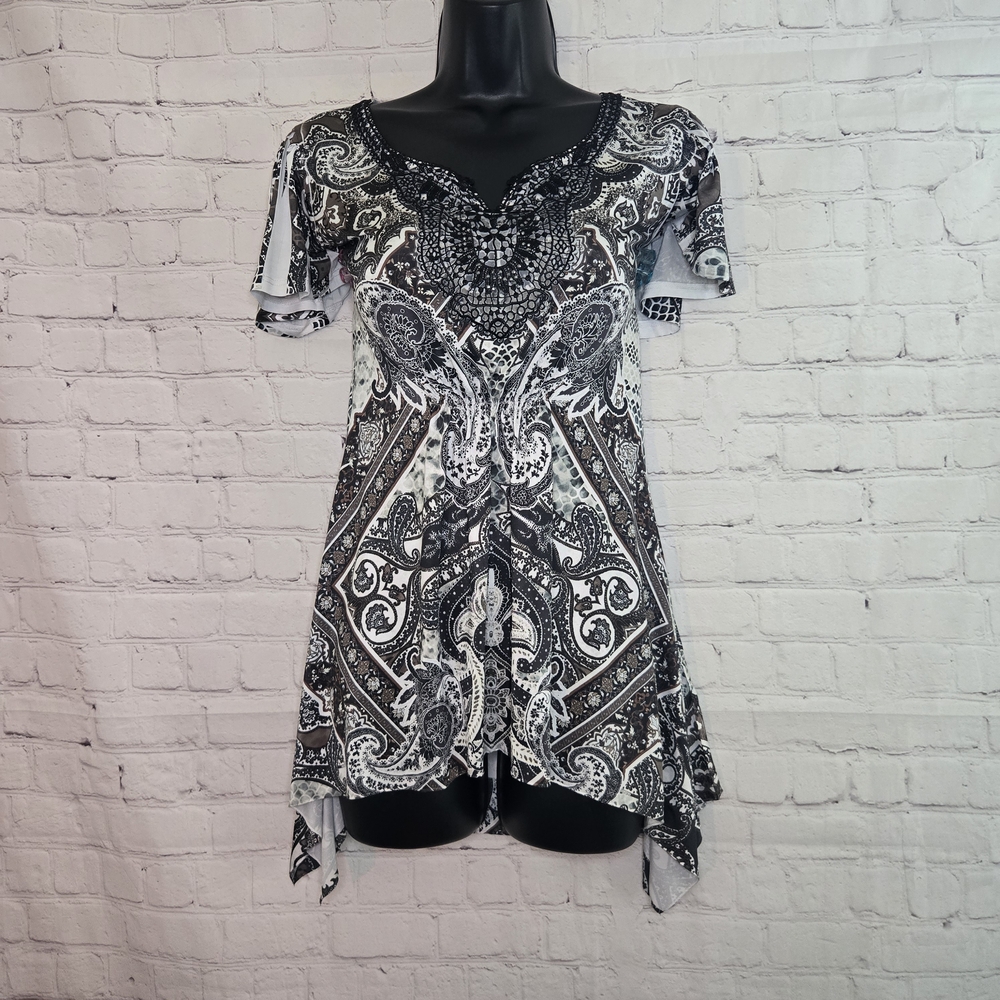 live and let live Black and White Paisley Asymmetrical Sharkbite‎ Y2k Indie Boho